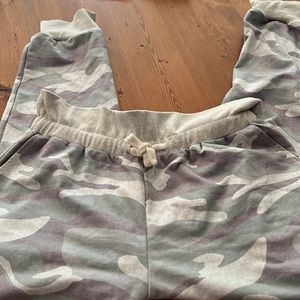 Ladies American Eagle small sweatpants.